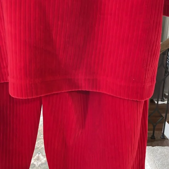 Red Two-Piece Lounge Set - Picture 3 of 9